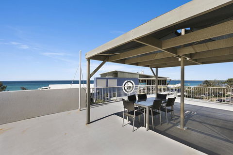 Surfcomber On The Beach - Sydney Tourism 1
