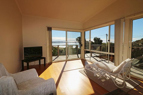 Surfside - Sydney Tourism 0