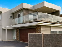 Swan Bay Views