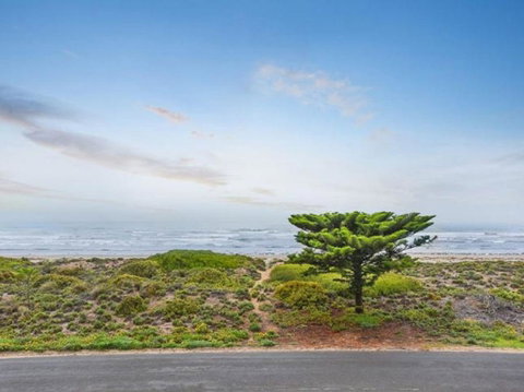 Tahren Beachfront Shack - Sydney Tourism 3