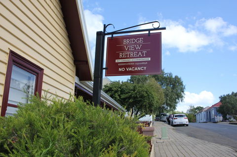 Bridge View Retreat - Sydney Tourism 11