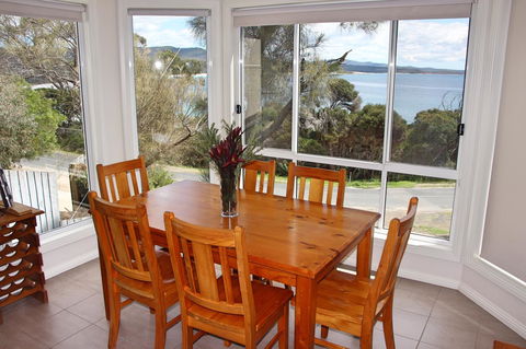 Front Row Beachfront - Sydney Tourism 6