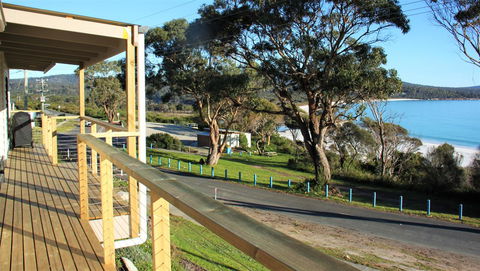 KINGFISHER COTTAGE Beachfront At The Binalong Bay - Sydney Tourism 8
