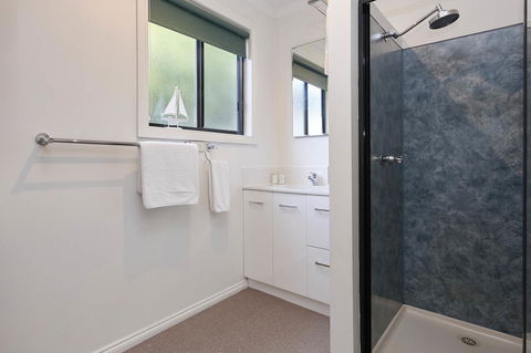 KINGFISHER COTTAGE Beachfront At The Binalong Bay - Sydney Tourism 2