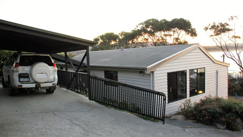 KINGFISHER COTTAGE Beachfront At The Binalong Bay - Sydney Tourism 21