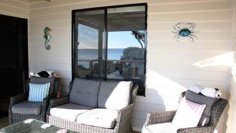 KINGFISHER COTTAGE Beachfront At The Binalong Bay - Sydney Tourism 7