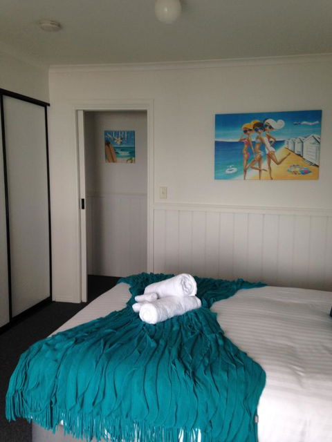KINGFISHER COTTAGE Beachfront At The Binalong Bay - Sydney Tourism 25