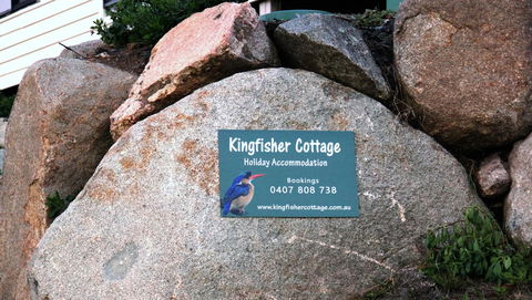 KINGFISHER COTTAGE Beachfront At The Binalong Bay - Sydney Tourism 15