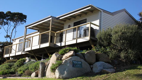 KINGFISHER COTTAGE Beachfront At The Binalong Bay - Sydney Tourism 0