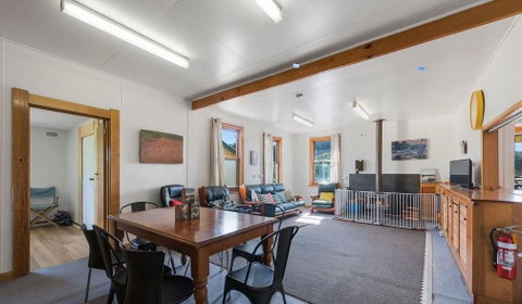 Return To Sender Lodge - Sydney Tourism 6