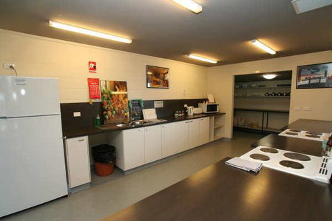 Swansea Backpacker Lodge - Sydney Tourism 13
