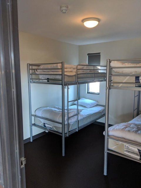 Swansea Backpacker Lodge - Sydney Tourism 12