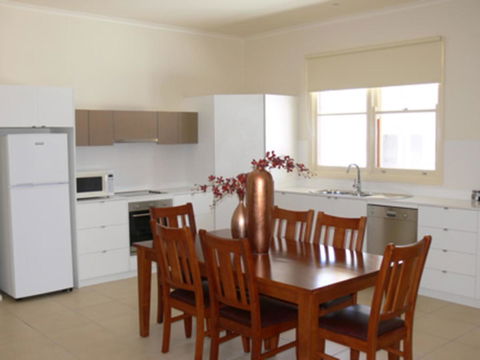 The Victoria Apartments - Sydney Tourism 21
