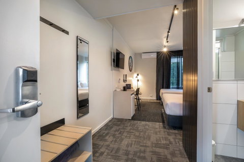 Nightcap At Keysborough Hotel - Sydney Tourism 21