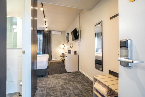 Nightcap At Keysborough Hotel - Sydney Tourism 1