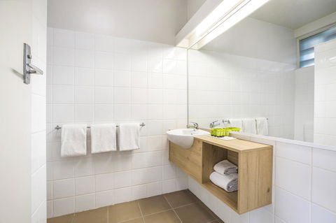 Nightcap At Seaford Hotel - Sydney Tourism 23