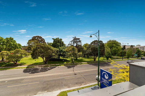 Whitehorse Apartments Hotel - Sydney Tourism 37