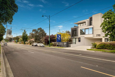 Whitehorse Apartments Hotel - Sydney Tourism 35