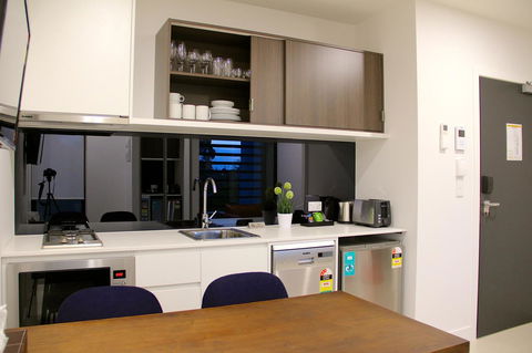 Whitehorse Apartments Hotel - Sydney Tourism 16