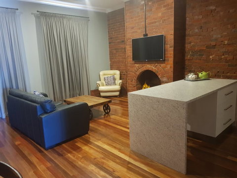 Sublime Spa Apartments - Sydney Tourism 12