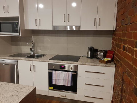 Sublime Spa Apartments - Sydney Tourism 7