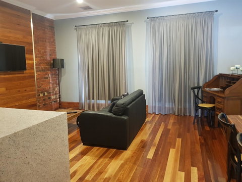 Sublime Spa Apartments - Sydney Tourism 3