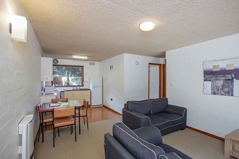 Eastern Beach Holiday Units - Sydney Tourism 1