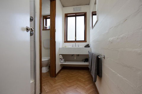 Eastern Beach Holiday Units - Sydney Tourism 4