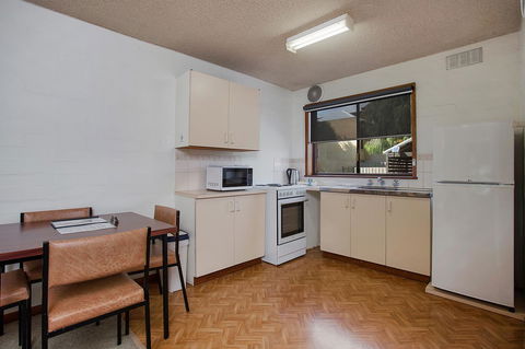 Eastern Beach Holiday Units - Sydney Tourism 3
