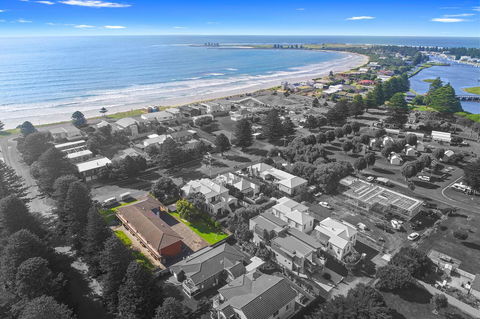 Eastern Beach Holiday Units - Sydney Tourism 7