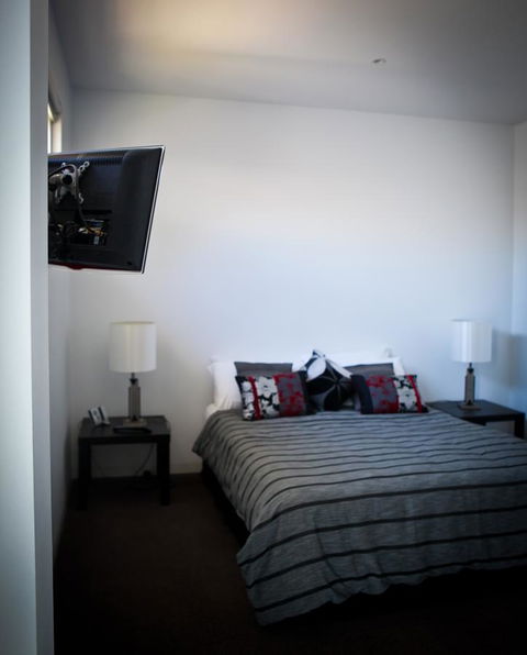 Battery Cove Beach Front Apartment - Sydney Tourism 9