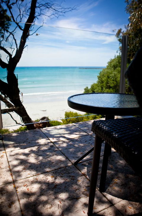 Battery Cove Beach Front Apartment - Sydney Tourism 5