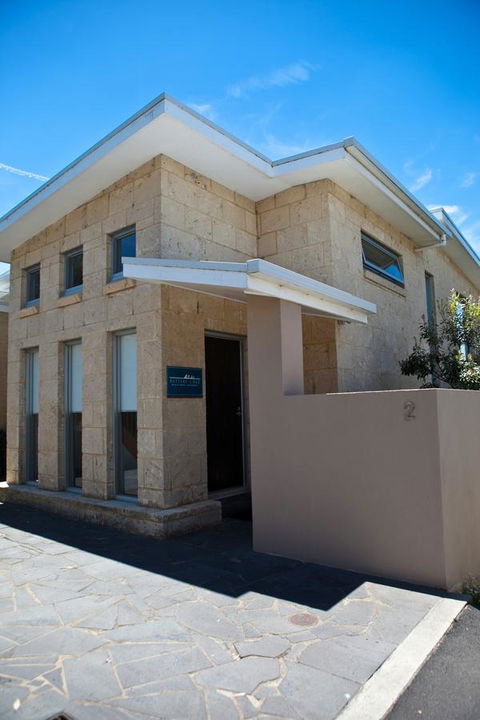 Battery Cove Beach Front Apartment - Sydney Tourism 12