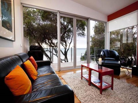 Battery Cove Beach Front Apartment - Sydney Tourism 16