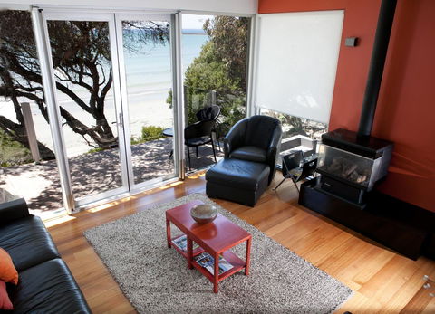 Battery Cove Beach Front Apartment - Sydney Tourism 11