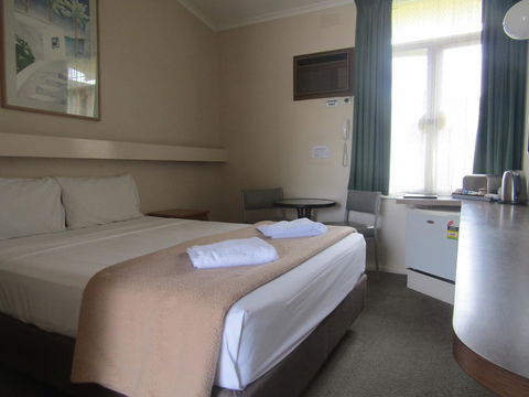 Twin City Motor Inn - Sydney Tourism 0