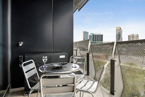Docklands Executive Apartments - Melbourne - Sydney Tourism 35