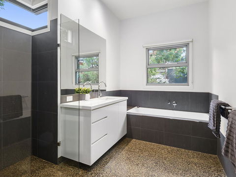 Aireys Ocean View - Sydney Tourism 9