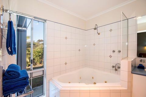 Torquay Tropicana Motel - Sydney Tourism 17