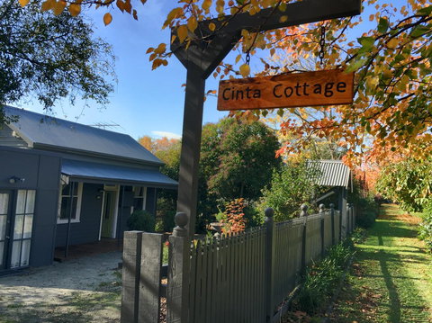 Cinta Cottage - Sydney Tourism 0