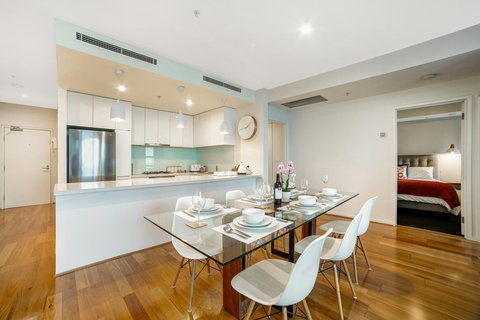 Signature Waterfront Apartments - Sydney Tourism 13