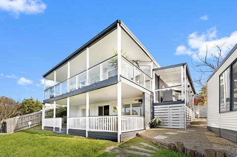 Peninsula Retreat - Sydney Tourism 1