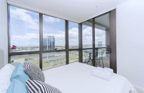 Brilliant Victoria Harbour Waterfront - Sydney Tourism 0