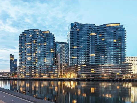 Brilliant Victoria Harbour Waterfront - Sydney Tourism 21