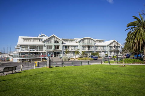 Aligned Corporate Residences Williamstown - Sydney Tourism 3
