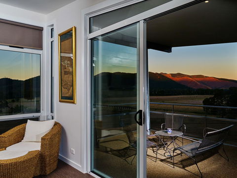 Panoramia Villas - Sydney Tourism 8