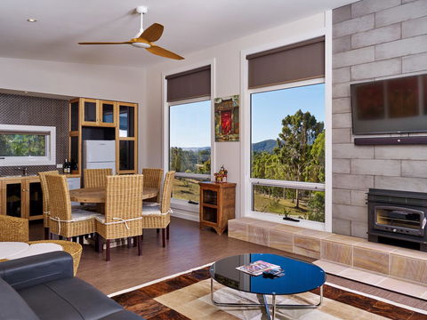 Panoramia Villas - Sydney Tourism 9