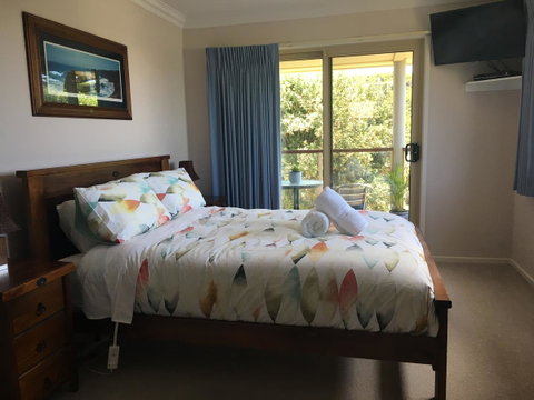 Ocean View Beach House - Sydney Tourism 9