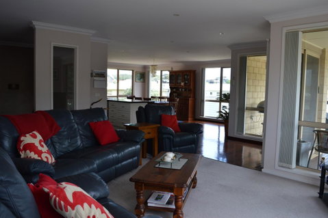 Ocean View Beach House - Sydney Tourism 14