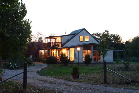 Beechworth Cedar Cottages - Sydney Tourism 14